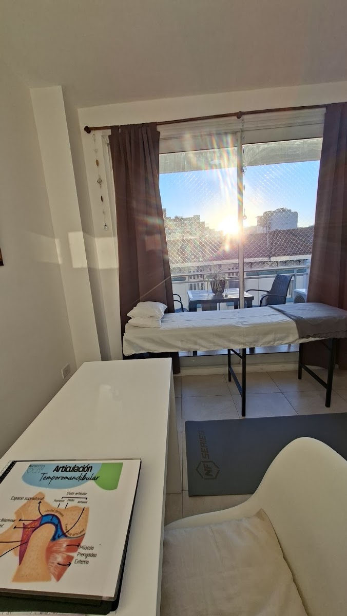 Consultorio cálido y luminoso de Kinesiología en Villa Urquiza